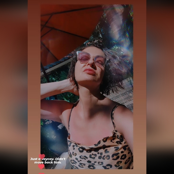 Hi,welcome. I' curated212.I love vintage, rocker,edgychic, and statement pieces. - Picture 2 of 5